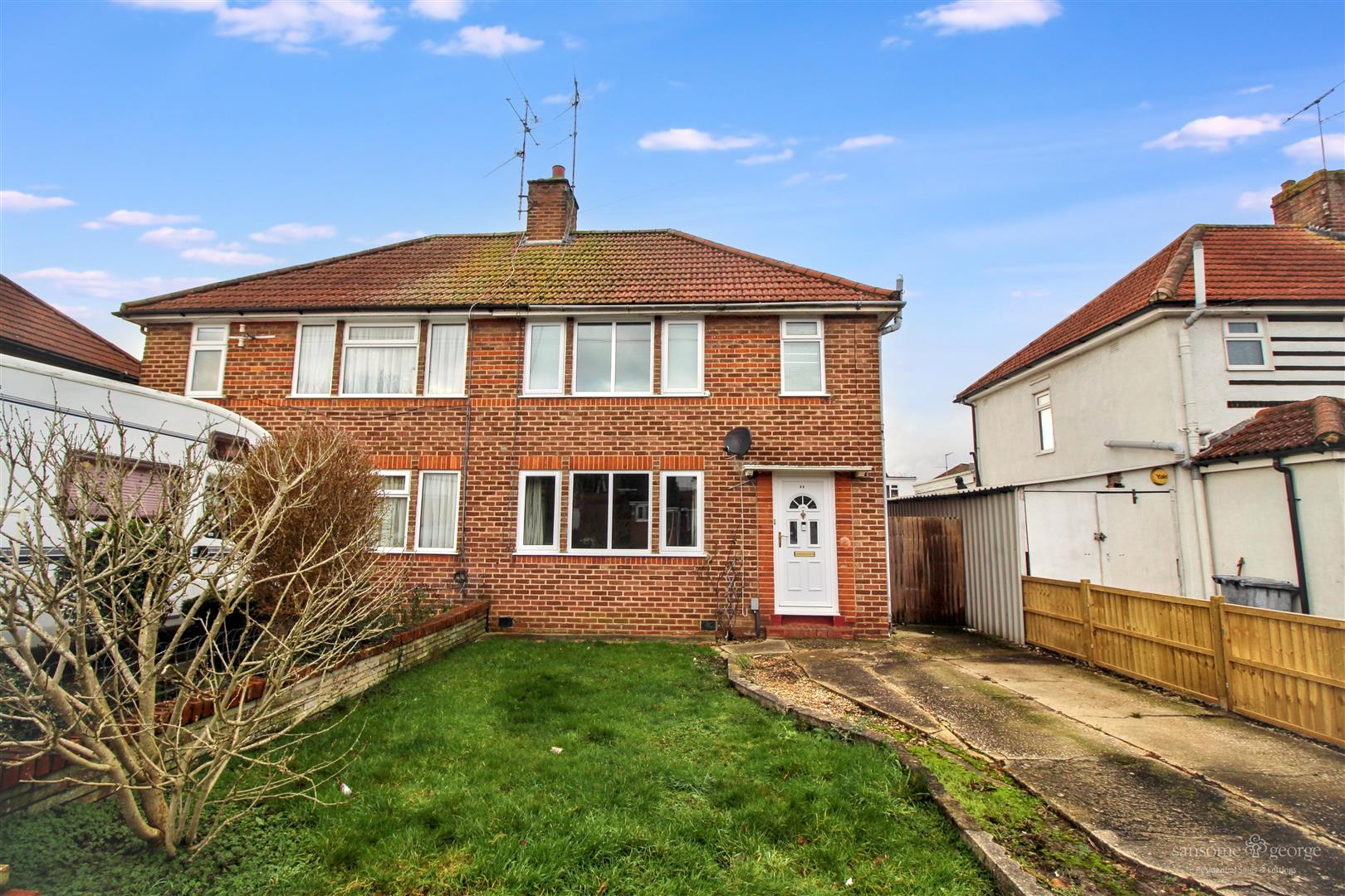 3 bed property in Blandford Road, Reading